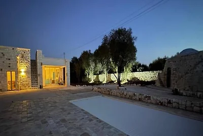 Villa in jahrhundertealtem Olivenhain