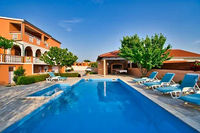 Ferienhaus mit Pool in Visocane