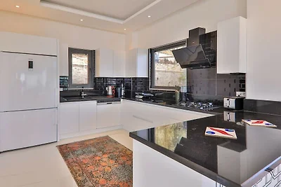 Villa in Kalkan mit Schwimmbecken