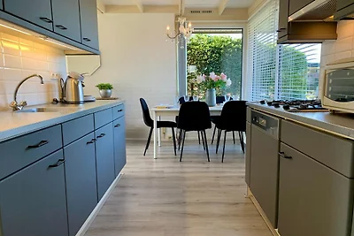 Bungalow in Sint Maartenszee am Strand