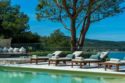 Villa Barotul con piscina