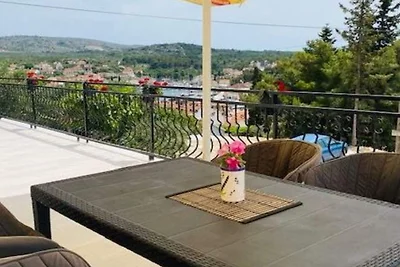 Villa Brazza - Two Bedroom Apartment with Sea...