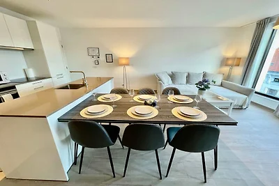 Funkelnde Stadtsuite in der Nähe von Diamonds