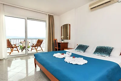 Splendid Beachfront Medveja Apartments - Stud...