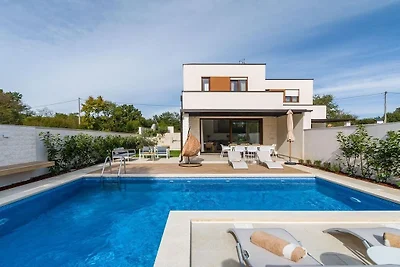 Villa in Svetvincenat mit Schwimmbecken