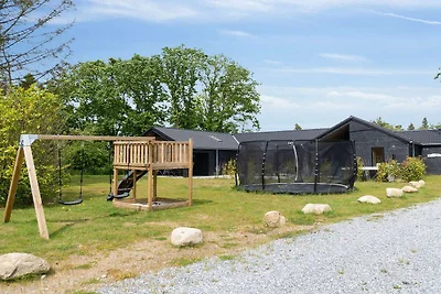 Spacious Retreat for 20 - By Traum...