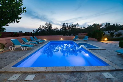 Ferienhaus mit Pool in Visocane