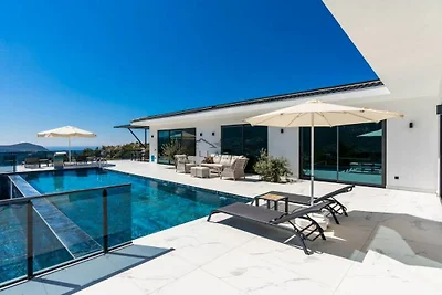 Villa in Kalkan mit Schwimmbecken