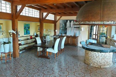 Luxuriöse Villa in Tourdun mit privatem Pool