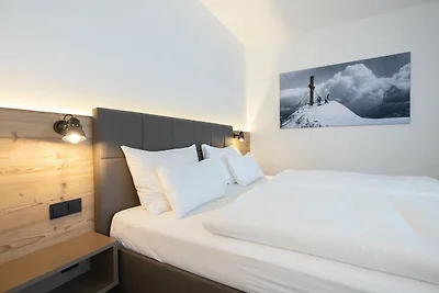 Modernes Alpenapartment mit Terrasse