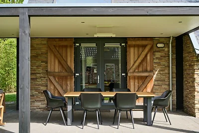 Bella villa con veranda a 4 km da Maastricht