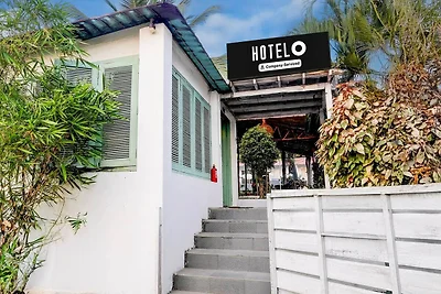 Hotel O Morjim vicino a Turtle Beach