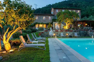 Steinhaus in Toskana mit Pool und Weinbergen