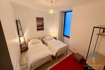 Coin moderne près de l'artère principale