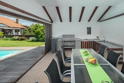 Villa in Cerovlje met zwembad