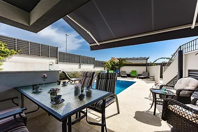 Moderne Villa mit Swimmingpool
