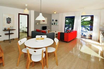 Modernes Apartment in Arrecife mit Terrasse
