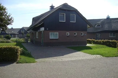 Luxuriöse Wellness-Villa am Wasser