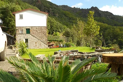 Schönes Ferienhaus mit Blick auf Berge und...