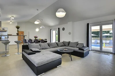 Eingeschossige Villa mit privatem Pool
