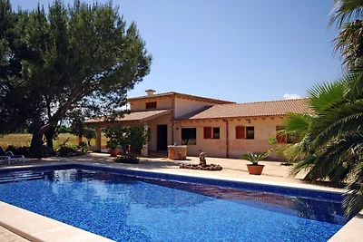 Moderna casa di campagna con piscina