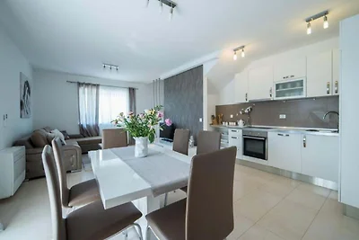 Villa Anita - Five Bedroom Villa with Swimmin...