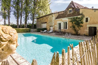 Gemütliche Villa in Sourzac mit Swimmingpool