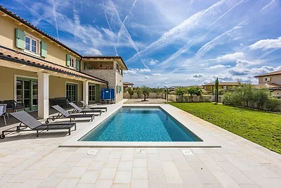 Elegantes Familienrefugium mit Pool in...