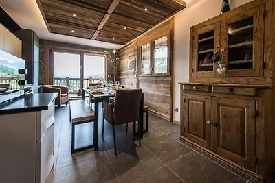 Ampio appartamento in legno antico sulle pist...