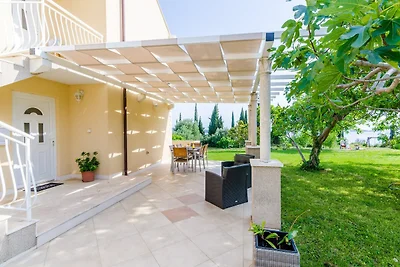 Apartment mit 1 Zimmer und Terrasse