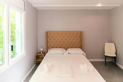 Villa in Roses mit Pool und Blick auf die...