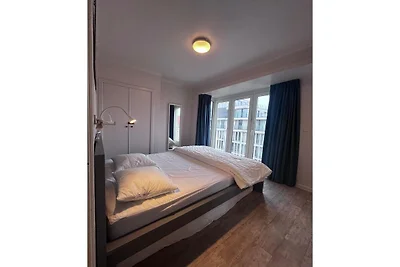 Helle Wohnung mit seitlichem Meerblick