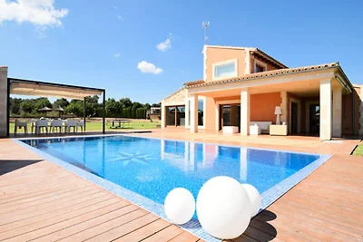 Villa in Muro met zwembad en jacuzzi