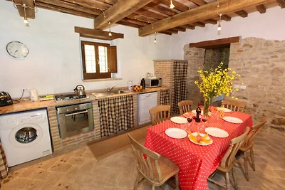 Due dimore caratteristiche in una tenuta in...