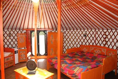 Stupenda yurta della mongola in Provenza