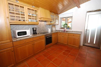 Moderna casa vacanze a Cela con piscina...