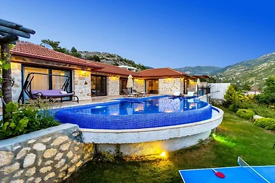 Villa in Kalkan mit Schwimmbecken