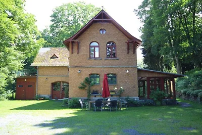 Rozerood, koetshuis bij de vijver