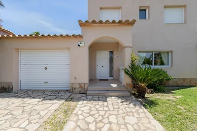 Villa in Sant Pere nahe Strand und Pool