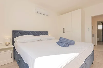Villa Pomalo - Three Bedroom Villa with Outdo...