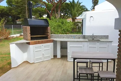 Villa with 6 bedrooms