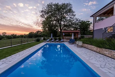 Villa in Tinjan met barbecue en wifi.