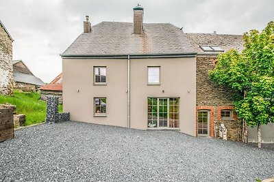 Bella villa a Léglise con giardino e laghetto