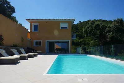 Villa in Solenzara mit Pool und Meerblick