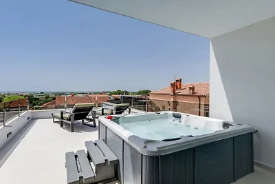 Villa in Novigrad mit Schwimmbecken