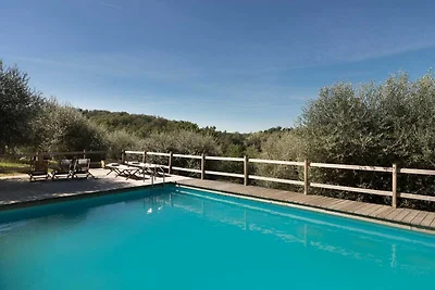 Deliziosa casa vacanze con piscina in comune
