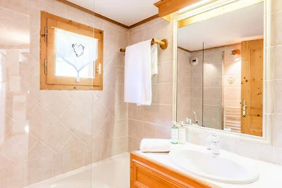 Große, sonnige Wohnung nur wenige Schritte vo...