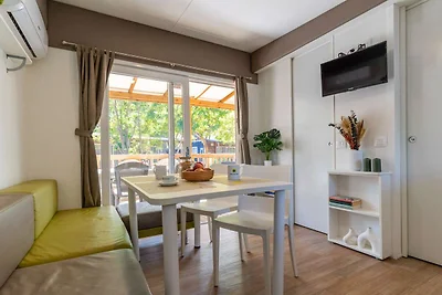 Mobilhome im Ferienpark mit grosser...