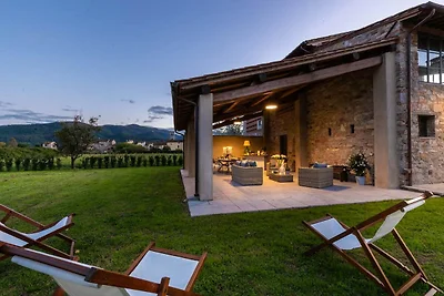 Villa vicino Lucca con forno e giardino