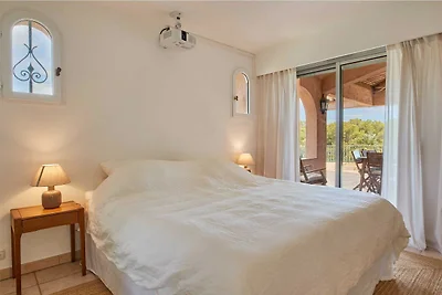 Villa con aria condizionata, piscina e jacuzz...